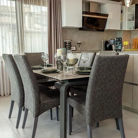 Luxury Sea View Flat With Parking In Briz By Flat Manаger * Варна
